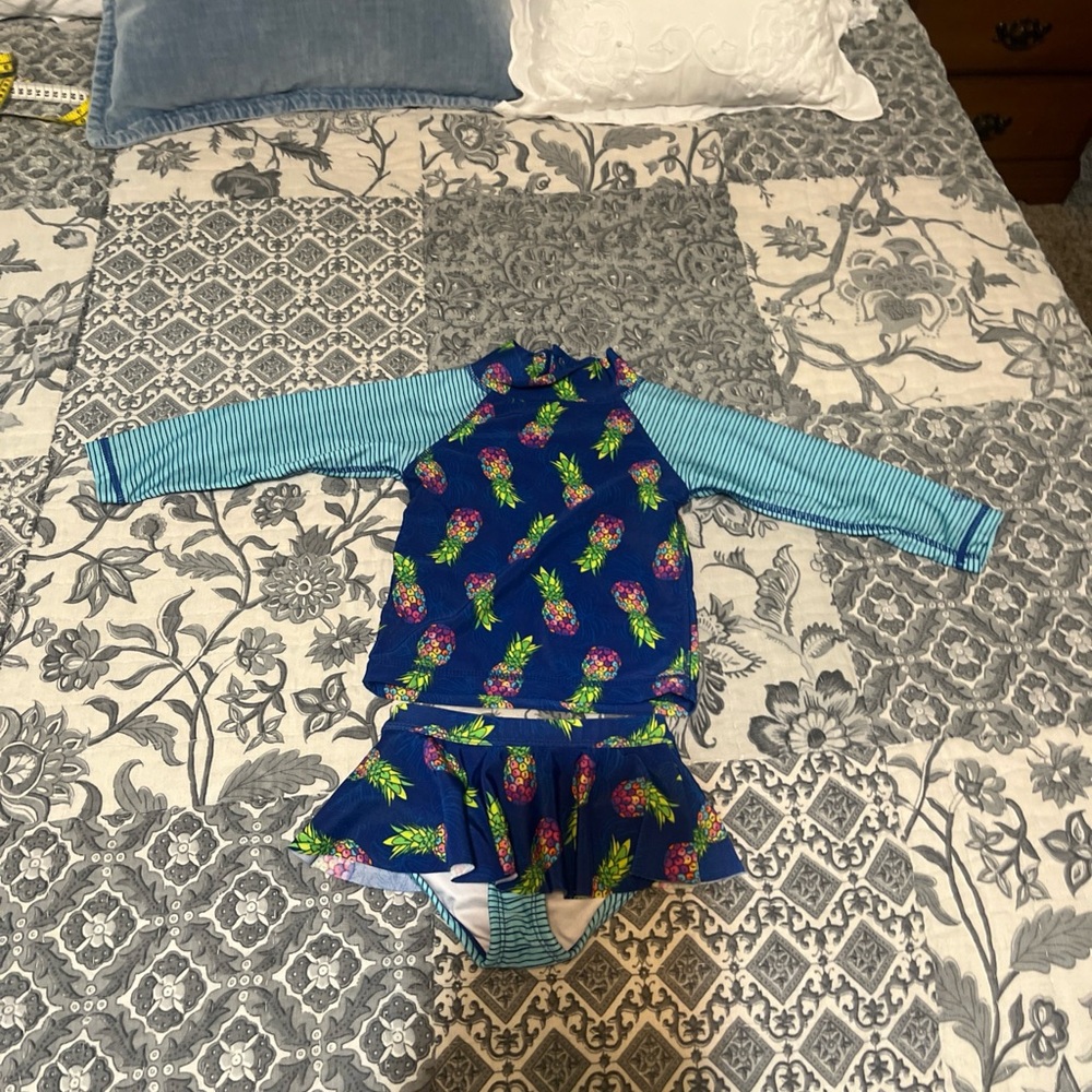 Girls Size 2T Adorable UV Skinz  2 Piece Swim Set Pineapple Long Sleeve